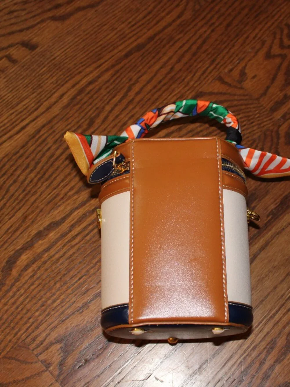 Bucket Purse - Picture 2 of 2
